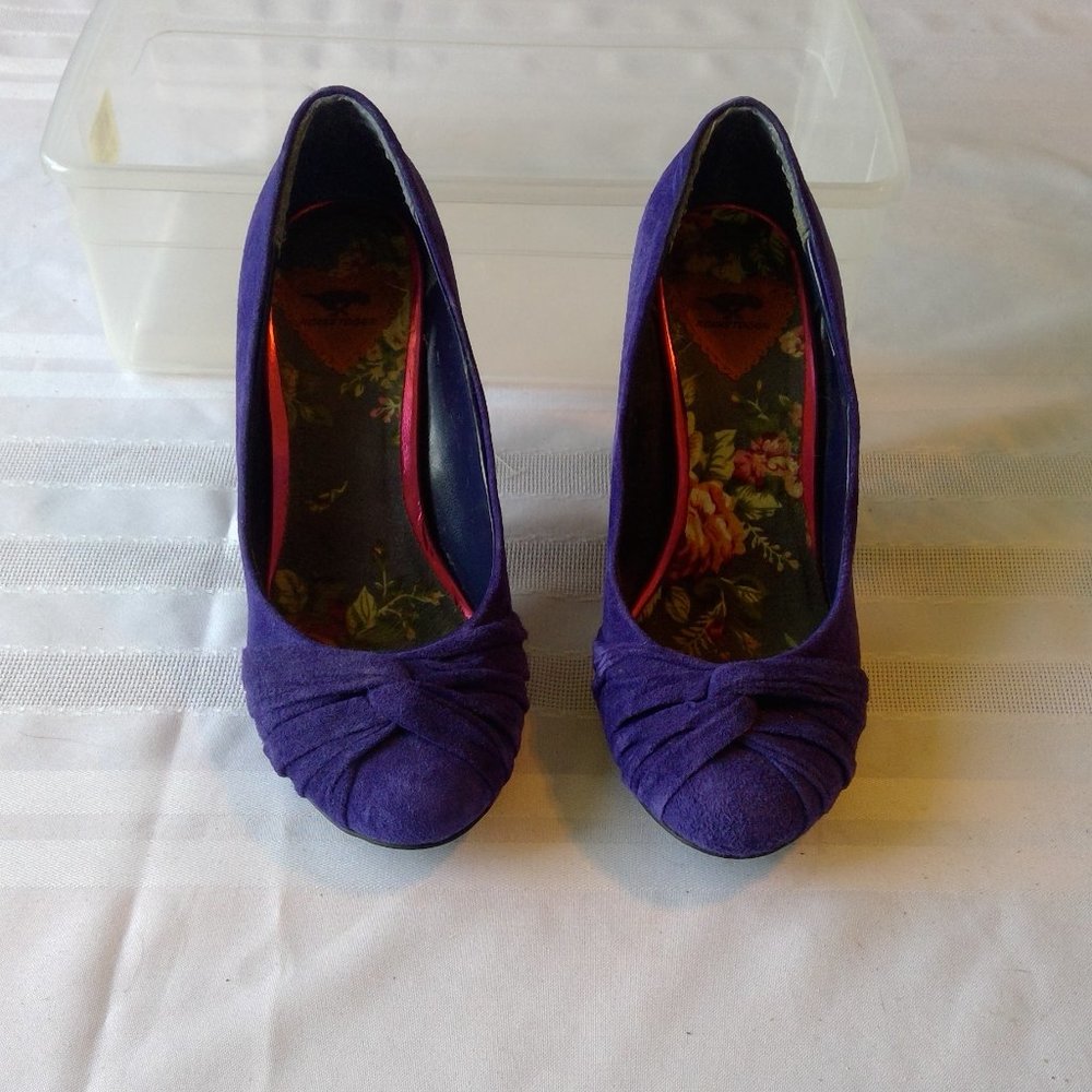 Rocket Dog Purple Suede Pumps, size 7.5